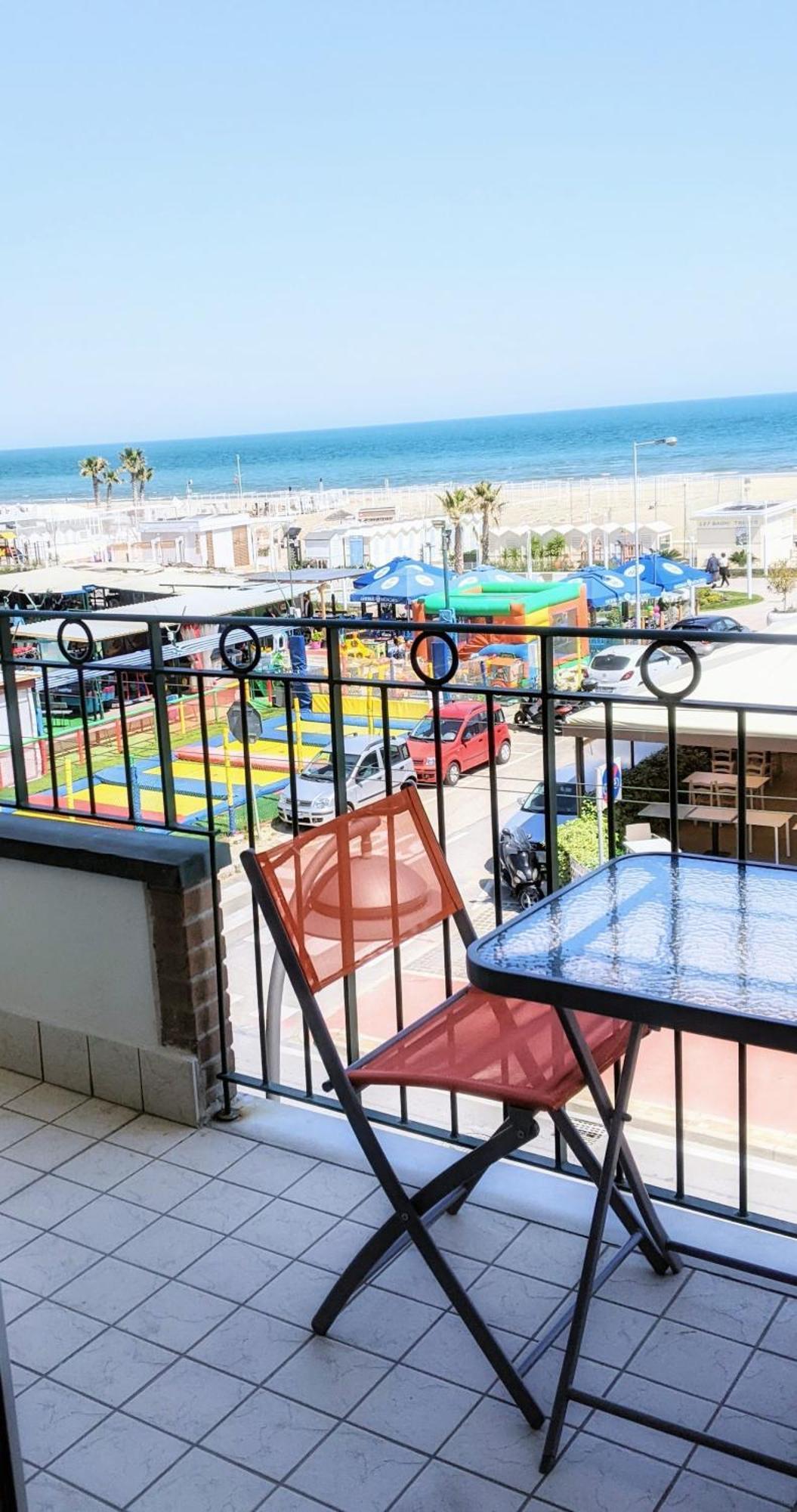 Appartamento A Riccione Con Balconcino Vista Mare Eksteriør bilde